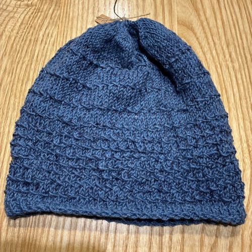 Handgestrickte mütze aus - handgestrickte,